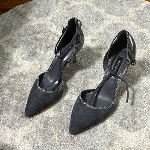 White House black market mid heel pump